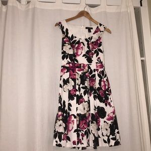SLEEVELESS FIT & FLARE FLORAL DRESS